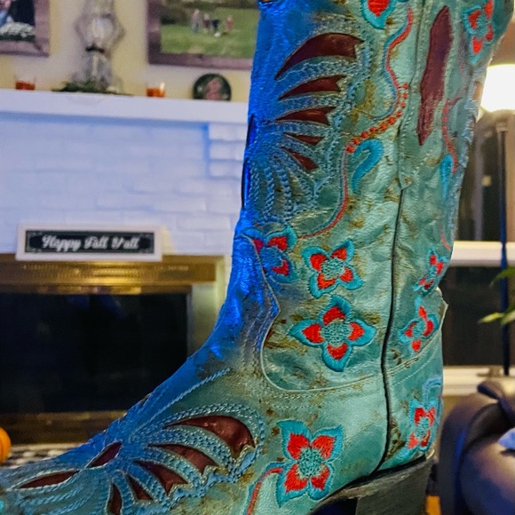 Handmade turquoise cowboy boots. Worn once. Gorgeous embroidery. - Picture 2 of 6